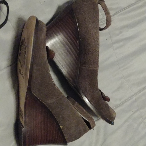 Yellow Box Peeptoe Wedges 6.5 - Picture 3 of 7